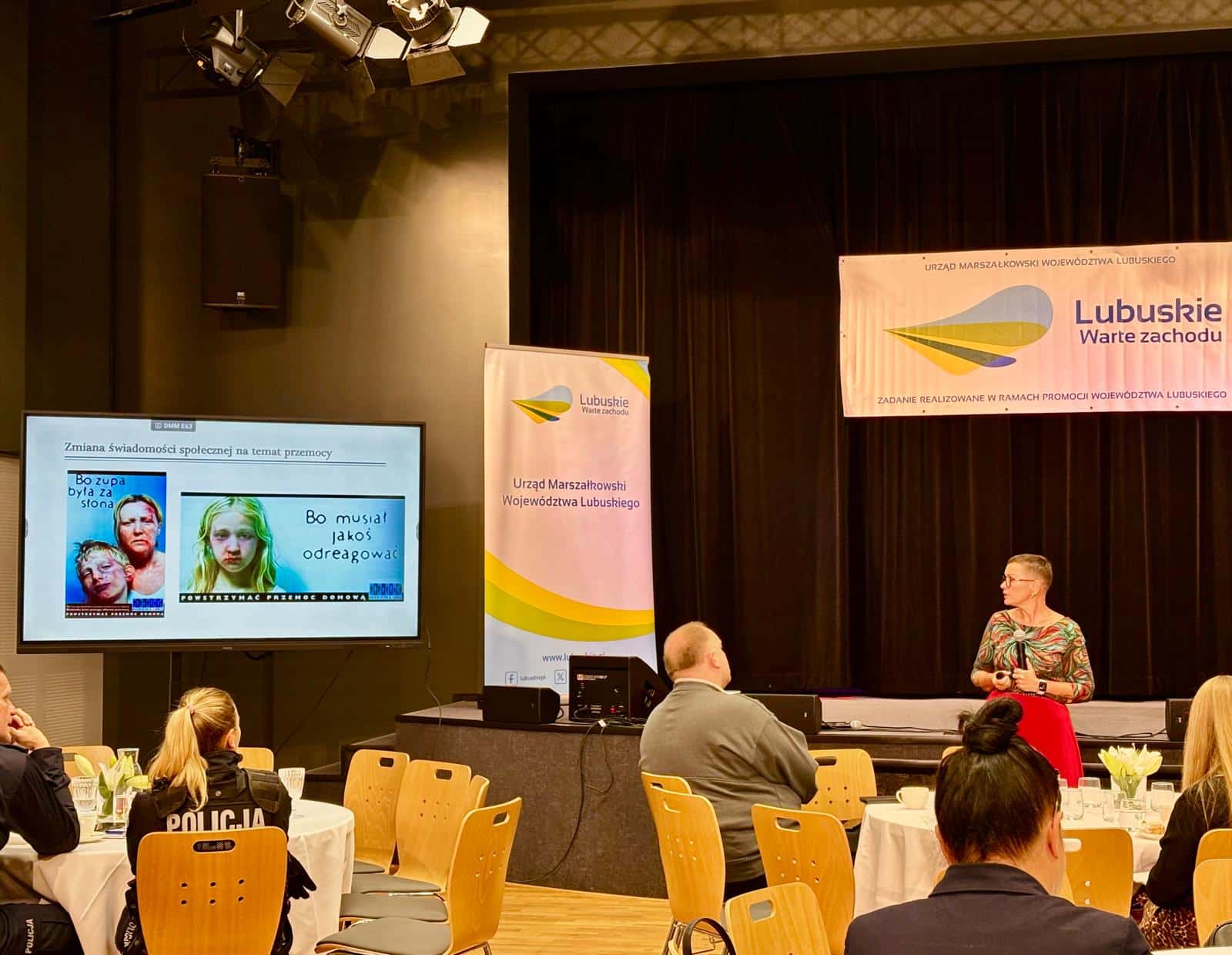 Podczas konferencji eksperci mówili między innymi o tym jak zjawisko przemocy oraz uzależnień ewoluuje  Rodzajów przemocy i uzależnień jest coraz więcej Profilaktyka musi nadążać