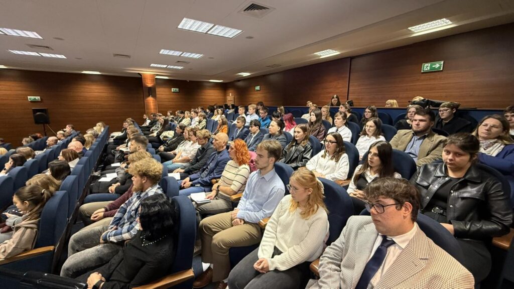 Rok akademicki na uczelni zainaugurowało 2,5 tysiąca studentów.