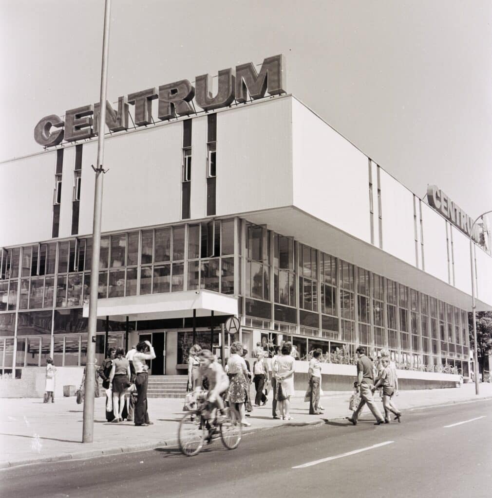 Dom Towarowy Centrum na starej fotografii