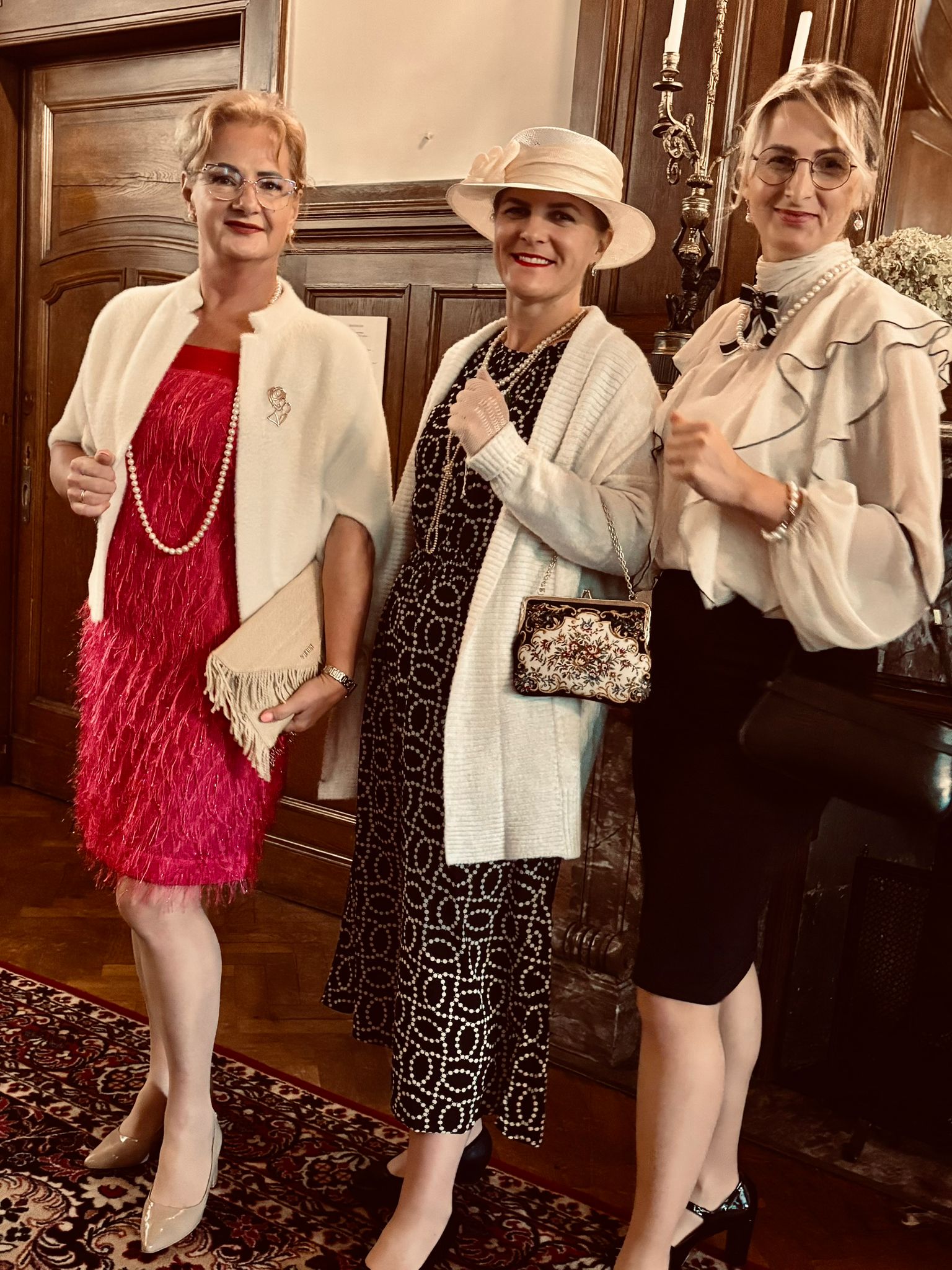 Zdjęcie WhatsApp 2025-09-14 o 16.49.08_999bf1d2 Wydarzeniu towarzyszyły stylizacje lat 20 i 30 W świecie Carli Piknik u Schroederów po raz ósmy