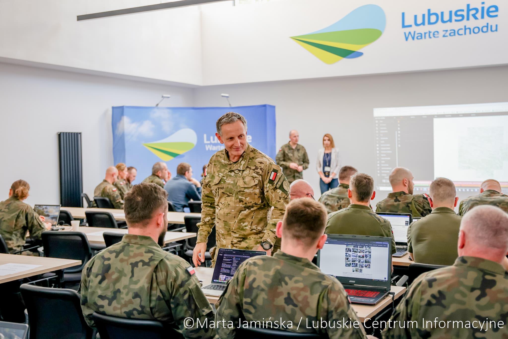   Drony aplikacje łączność Służby szkolą się w Gorzowie