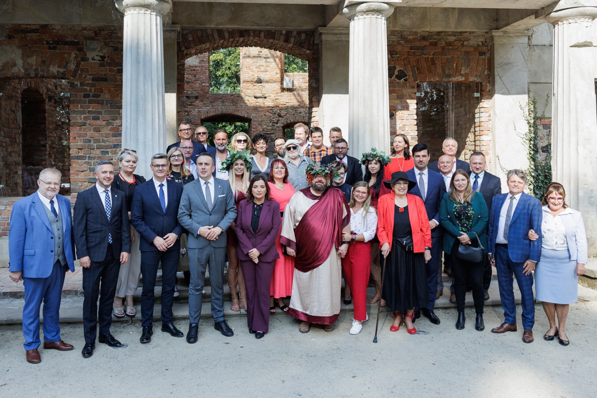 grupa ludzi nagrodzonych  W Zatoniu wyróżniono zasłużonych dla Zielonej Góry