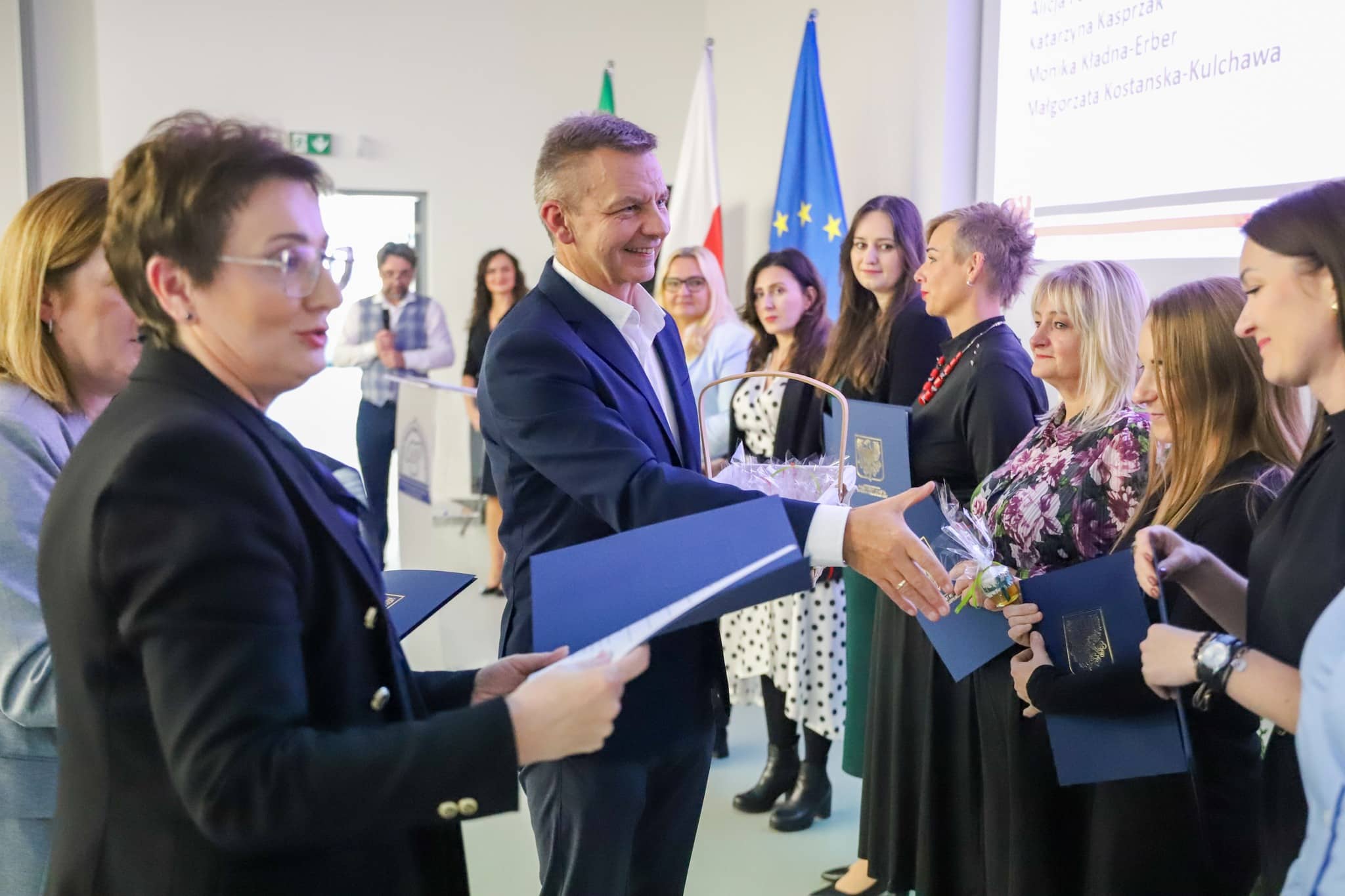 Wręczenie nagród gorzowskim nauczycielom Fot Urząd Miasta  Władze Gorzowa nagrodziły nauczycieli