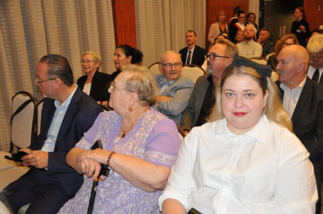 6b05f1b7-9d2a-48d7-979f-33394bce7978