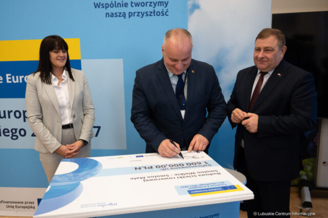 Podpisanie umowy dotyczące budowy ścieżek rowerowych. 29.10.2025