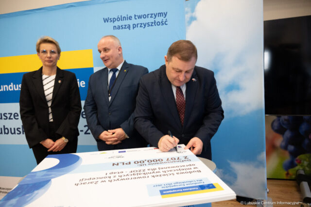 Podpisanie umowy dotyczące budowy ścieżek rowerowych. 29.10.2025