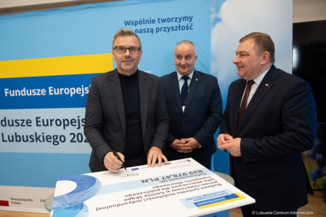 Podpisanie umowy dotyczące budowy ścieżek rowerowych. 29.10.2025