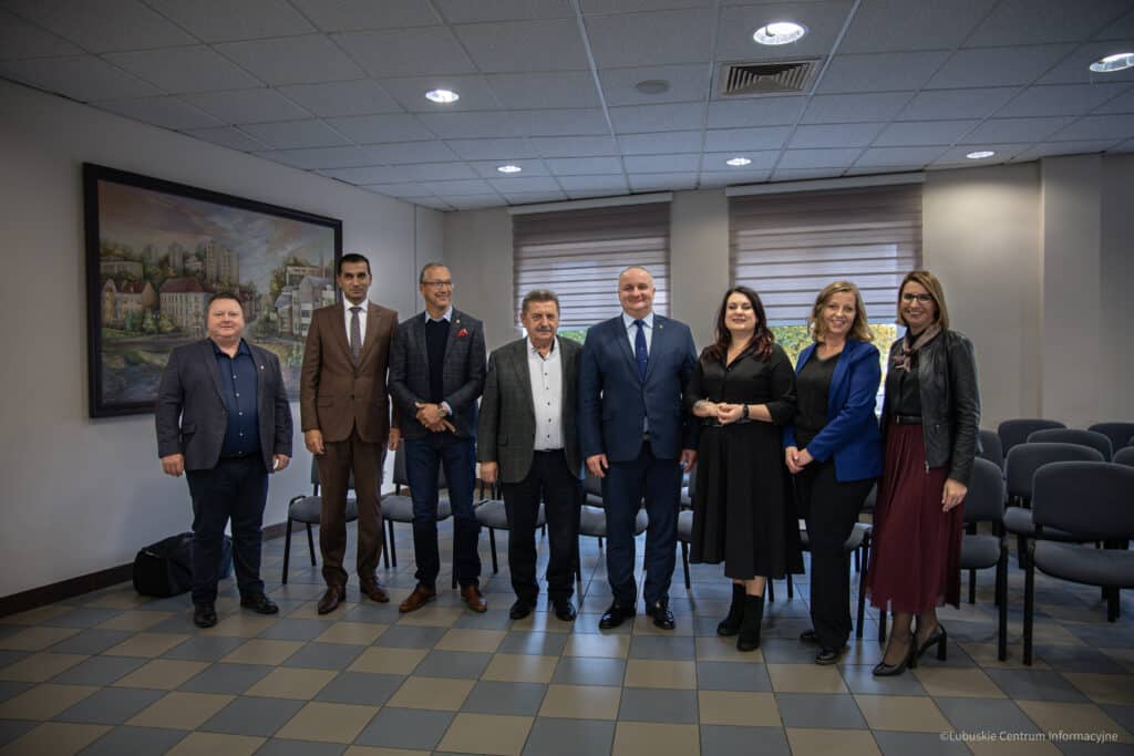 Podpisanie umowy w ramach partnerstwa G7 w Słubicach.