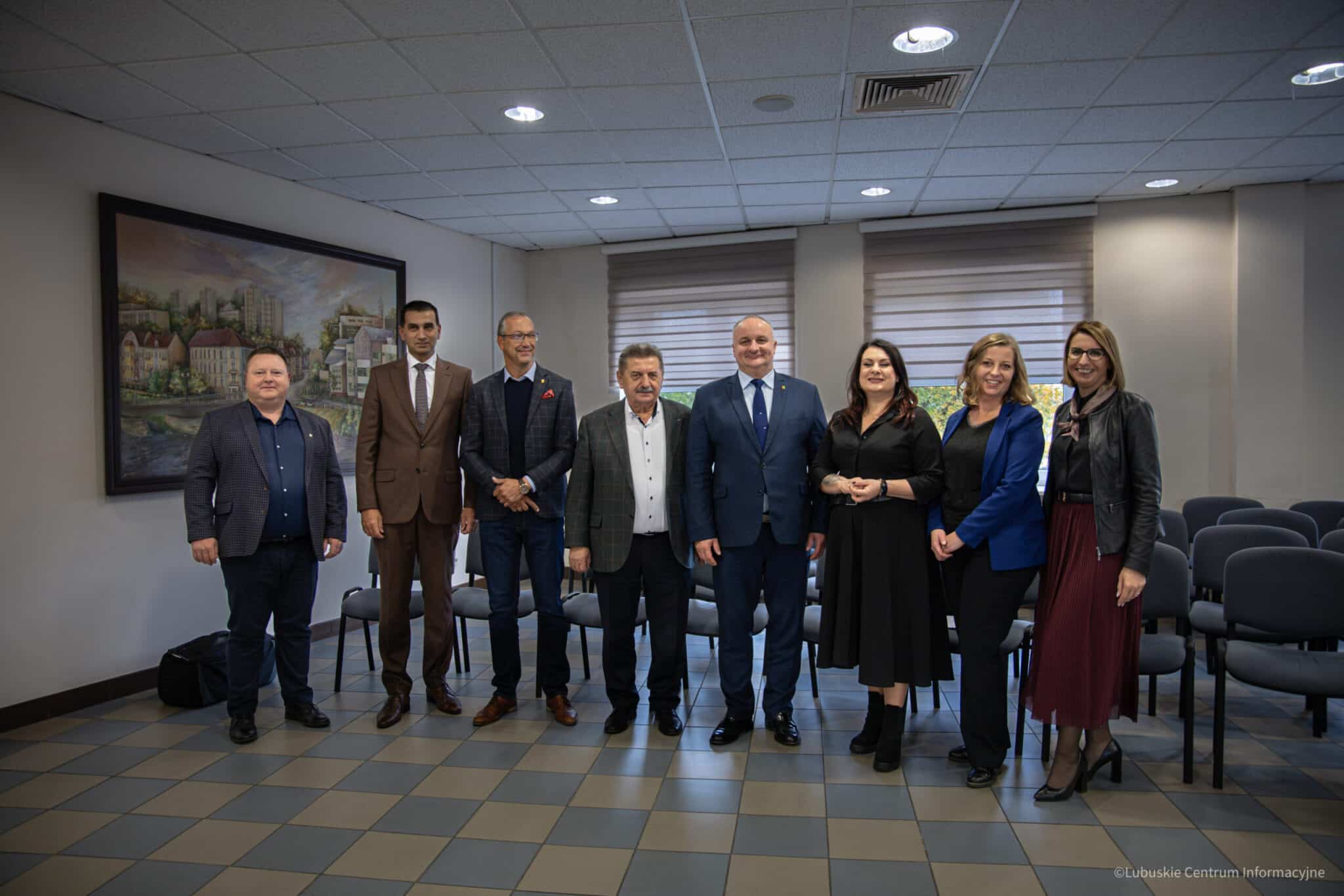 Podpisanie umowy w ramach partnerstwa G7 w Słubicach  Pierwsza umowa z Porozumieniem G  7 Projekt wesprze uczniów