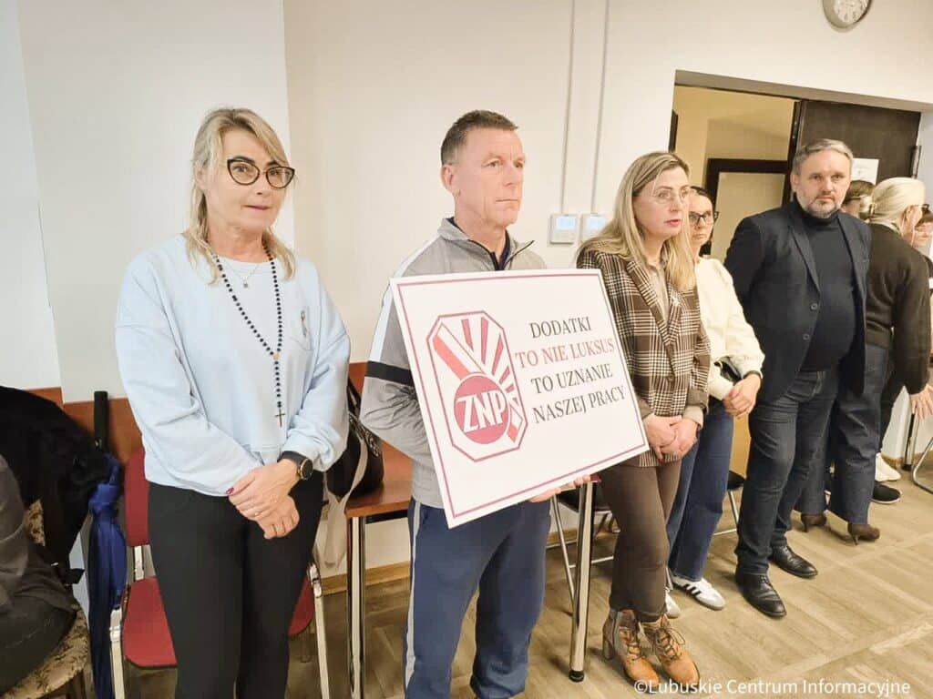 Nauczyciele zrzeszenie w ZNP na sesji Rady Miasta Gorzowa Wlkp.