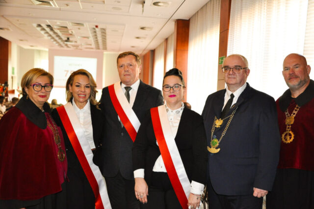 ac48ee19-4ba8-4095-8bf8-74e69520d3bb(1)