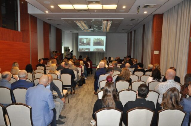 c7151234-5f06-4423-9125-62f596b141ef