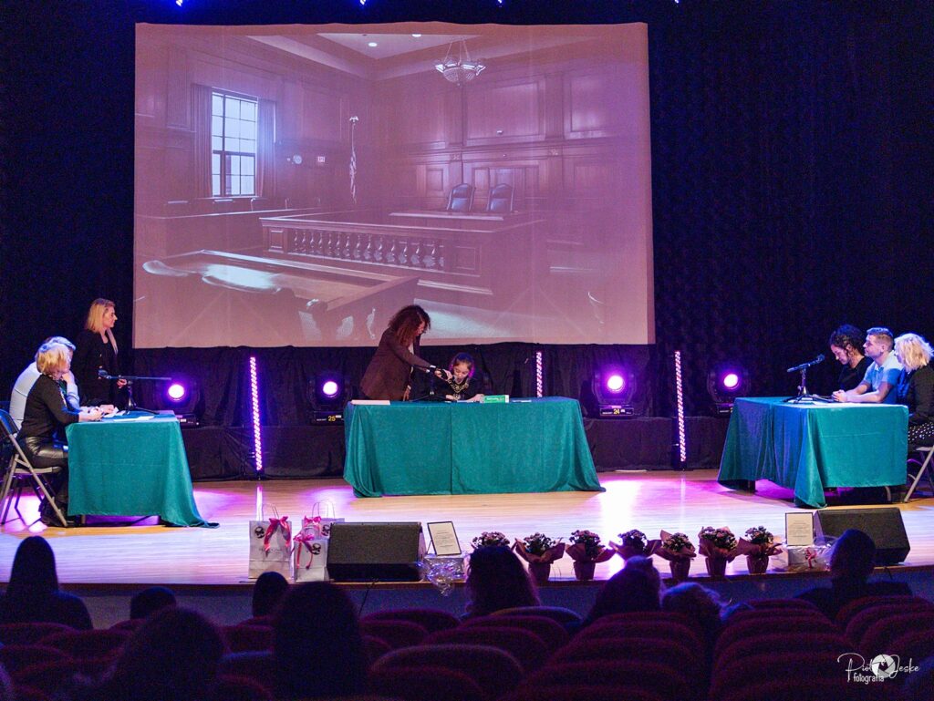 Ważną częścią wydarzenia była symulacja rozprawy sądowej ws. przemocy. Zdjęcie: Piotr Jeske.