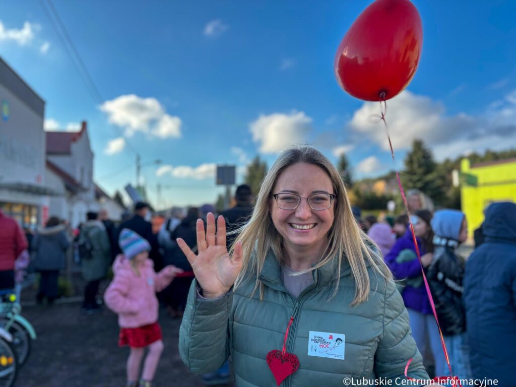 Bogdaniec maszerował za dzieciństwem bez przemocy Symbolem marszu były czerwone balony symbolizujące miłość i jednocześnie sprzeciw wobec przemocy.