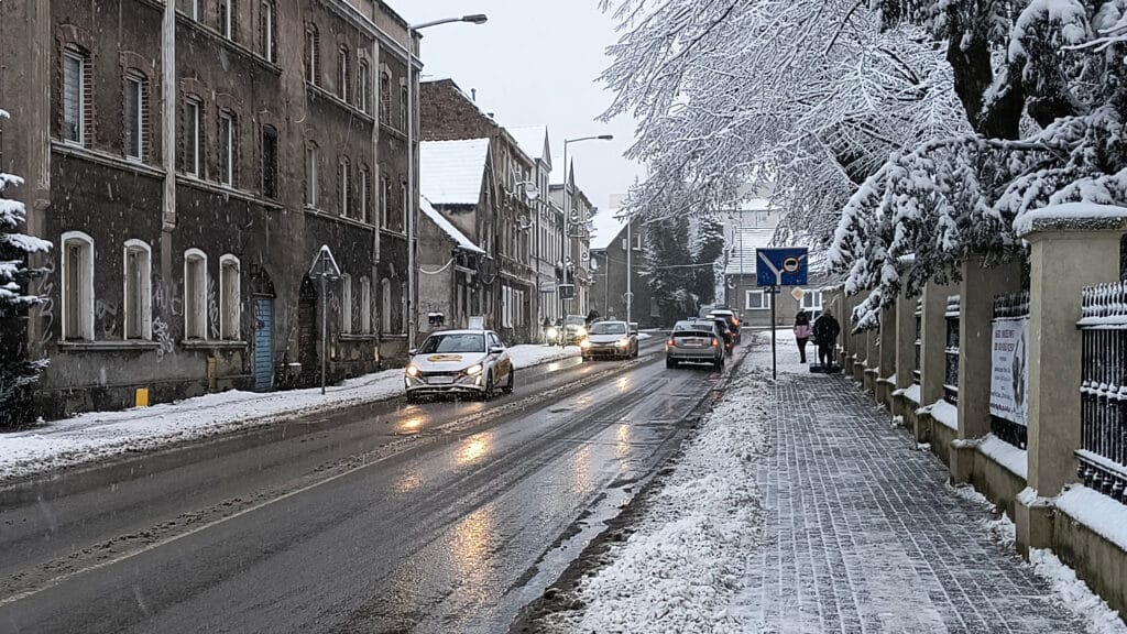 Zielona Góra: Sypnęło śniegiem 