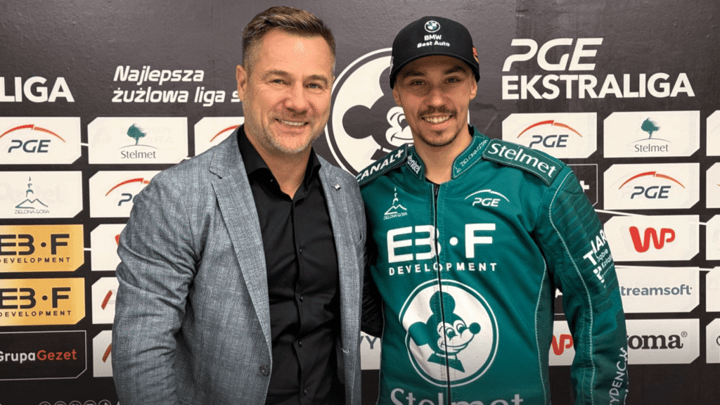 Dwóch uśmiechniętych mężczyzn