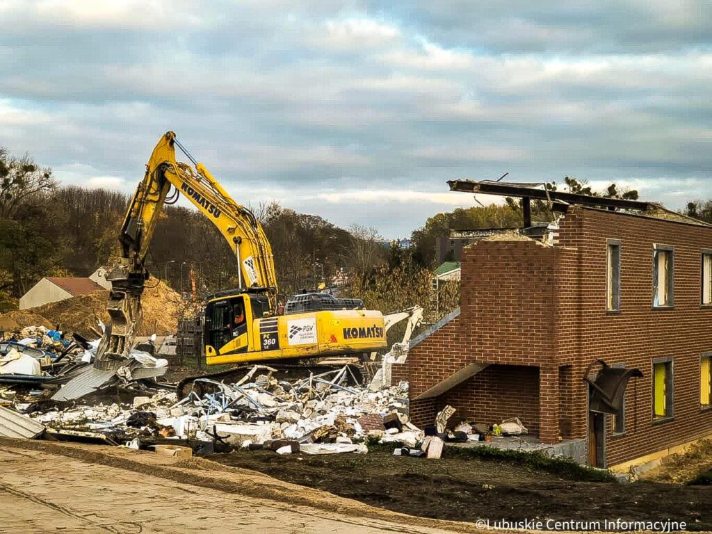 Rozbiórki pod budowę północnej obwodnicy Gorzowa wzdłuż Kłodawki.