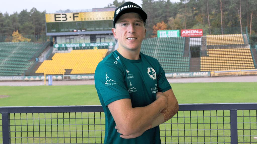 Mężczyzna w czapeczce z daszkiem