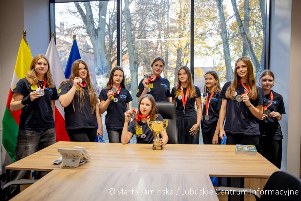 Sukces GKPW-59 doceniony przez władze regionu (ZDJĘCIA) Wicemistrzynie Polski U15 - waterpolistki GKPW-59