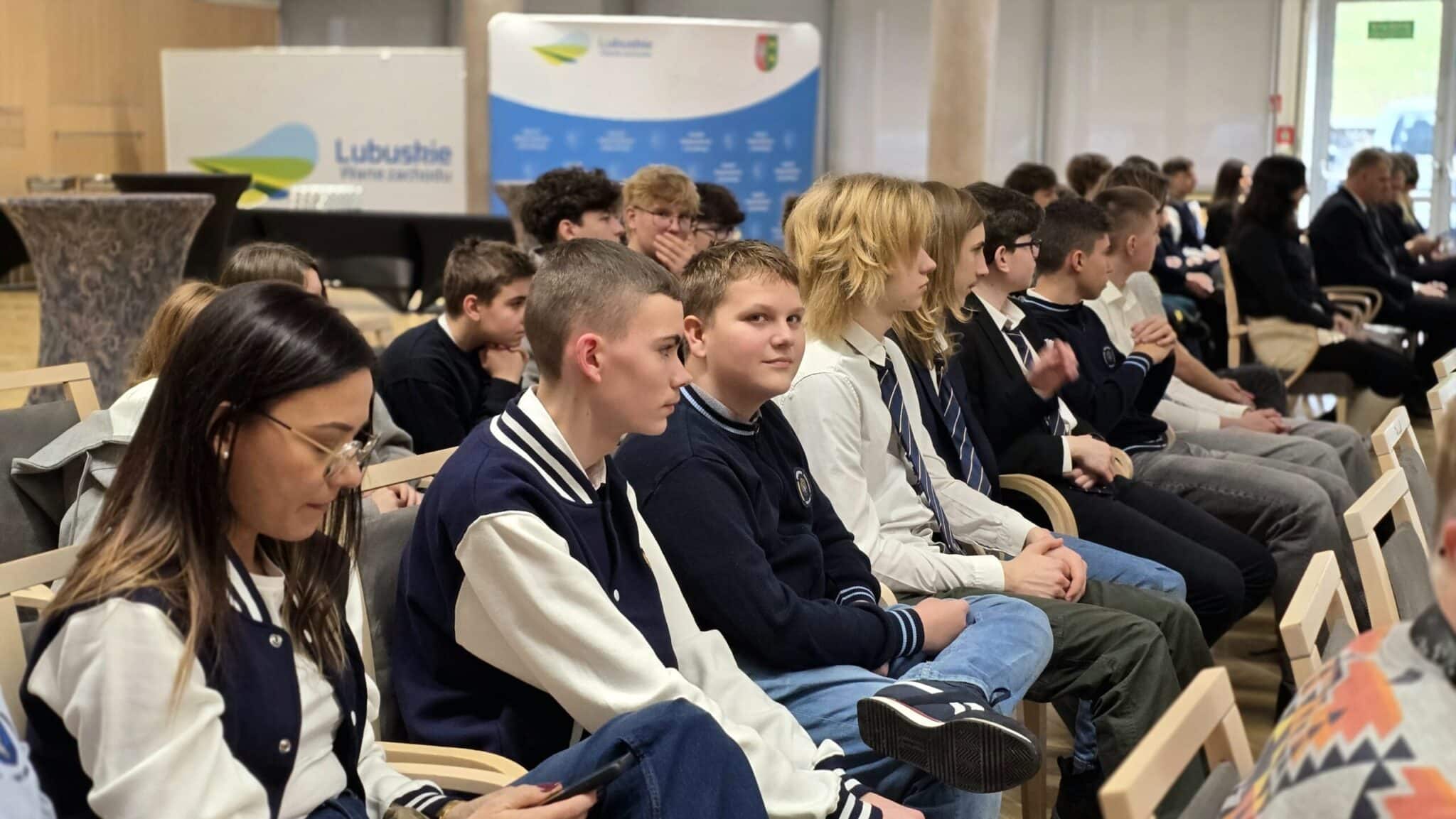 Ostatnia sesja Młodzieżowego Sejmiku Województwa Lubuskiego Młodzieżowy Sejmik Lubuski zamyka rok