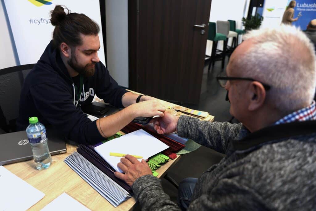 Podczas spotkania można było skorzystać z usług mobilnego pogotowia cyfrowego.