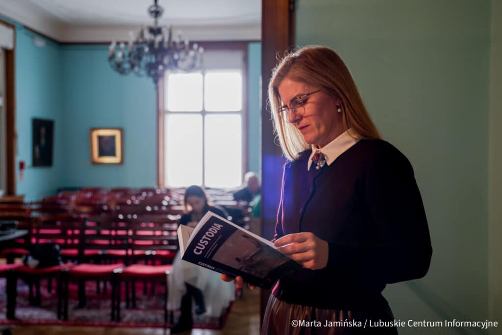 Custodia to historia człowieka na przełomie czasów.