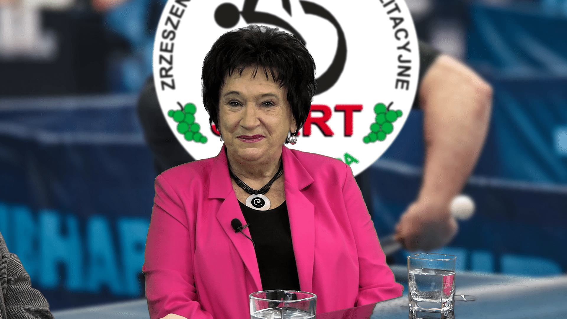 Uśmiechnięta kobieta w różowej marynarce  Danuta Tarnawska Start to jedna wielka rodzina