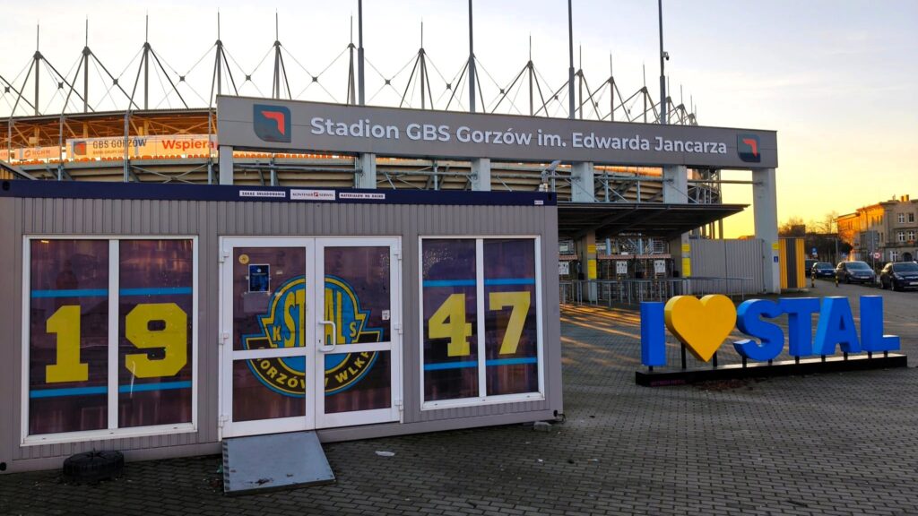 Wejście na stadion żużlowy