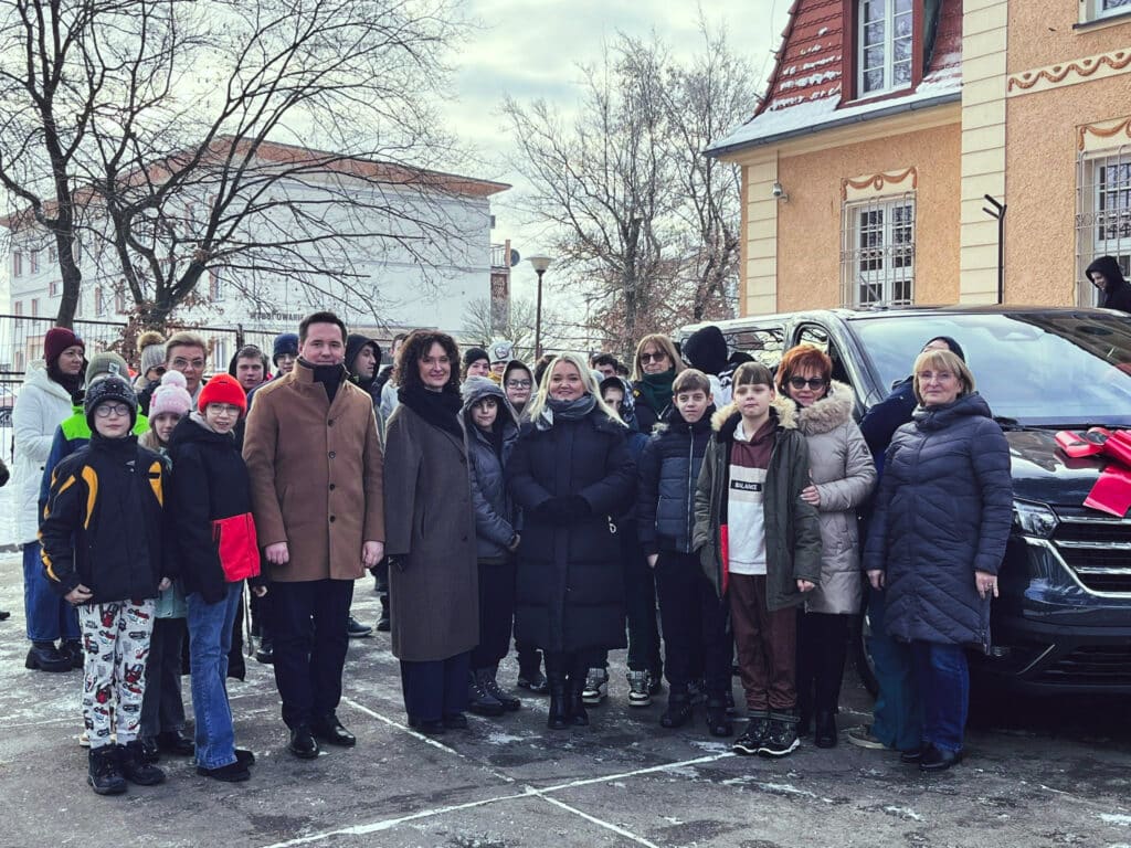 Nowy bus będzie wykorzystywany do przewozu osób z niepełnosprawnościami na terenie Powiatu Międzyrzeckiego, a także podczas dalszych wyjazdów.