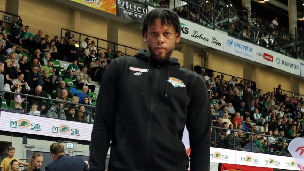 Mężczyzna w sportowym stroju