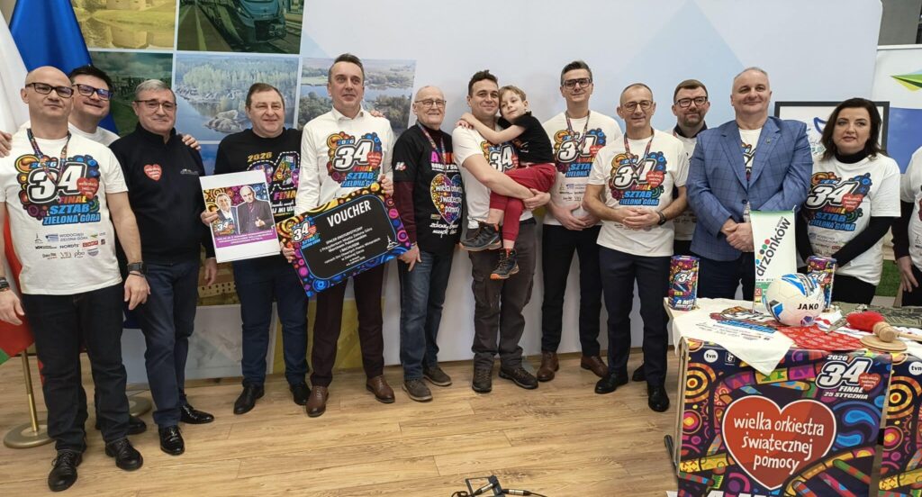 Konferencja prasowa w UMWL. Uczestnicy pozują do zdjęcia na tle ścianki