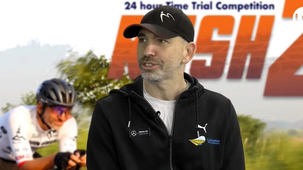 Mężczyzna w czapeczce z daszkiem