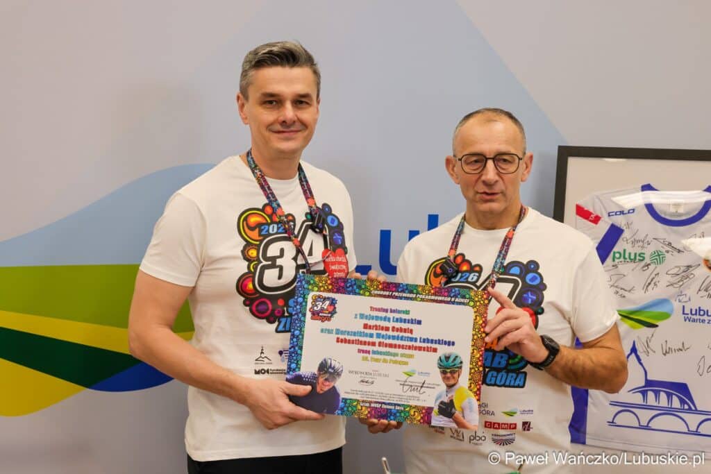 Marszałek Sebastian Ciemnoczołowski oraz wojewoda Marek Cebula stawiają na sportową aktywność i zachęcają do licytowania wspólnego treningu kolarskiego.