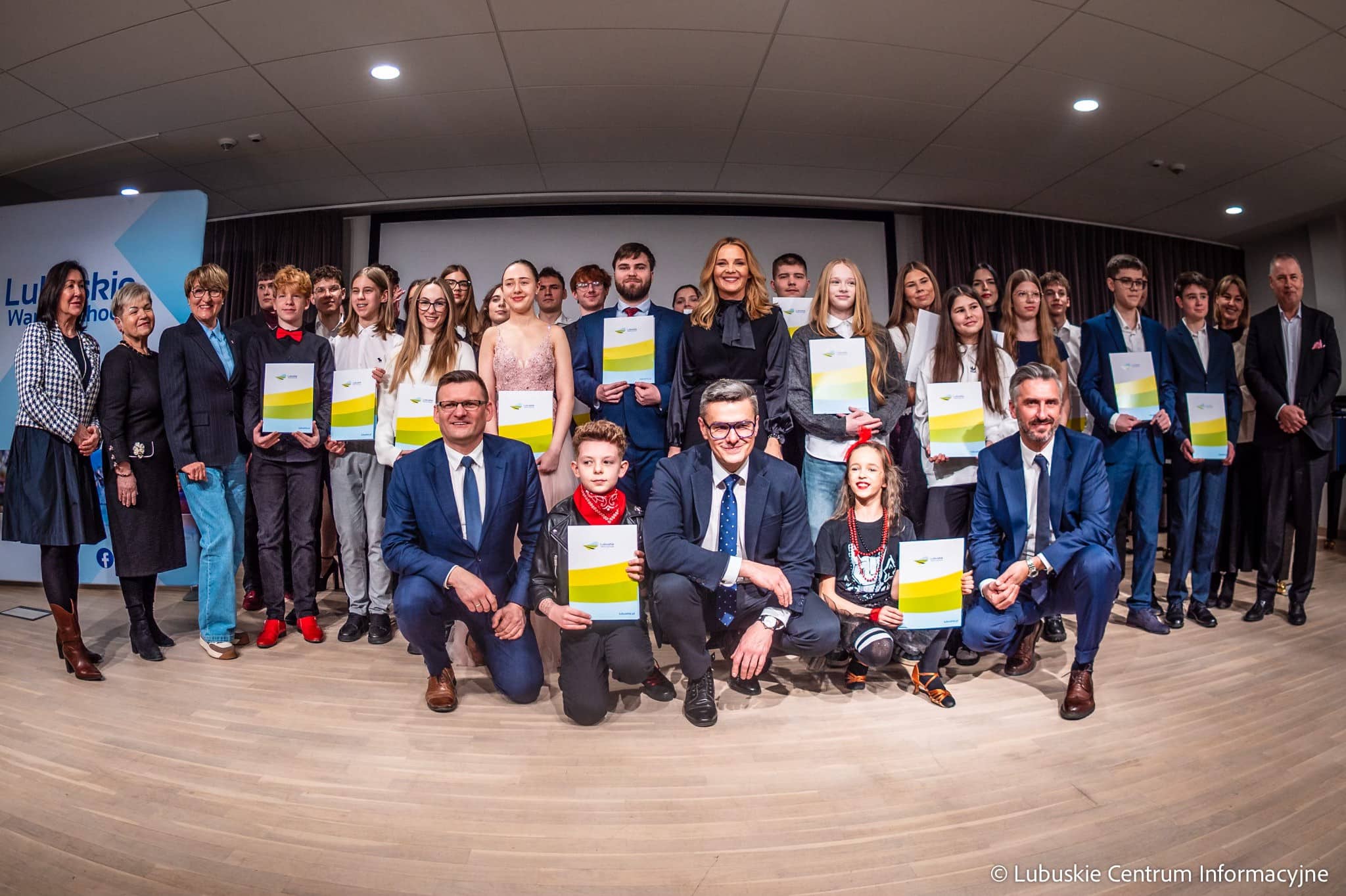 Stypendia marszałka województwa lubuskiego wręczono w Muzeum Ziemi Lubuskiej Fot LCI  Grono stypendystów marszałka większe o 48 osób GALERIA