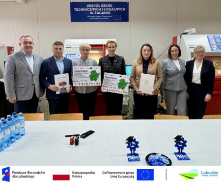 Około 200 uczniów skorzysta z szkoleń, kursów, praktyk i staży dzięki umowie miasta Żary i powiatu żagańskiego Fot Urząd Miasta Żary