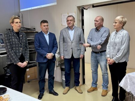 Około 200 uczniów skorzysta z szkoleń, kursów, praktyk i staży dzięki umowie miasta Żary i powiatu żagańskiego Fot Urząd Miasta Żary