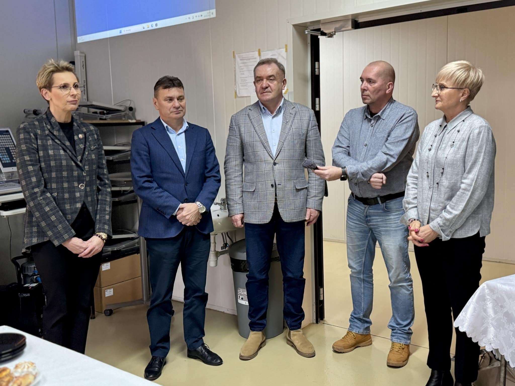 Około 200 uczniów skorzysta z szkoleń, kursów, praktyk i staży dzięki umowie miasta Żary i powiatu żagańskiego Fot Urząd Miasta Żary