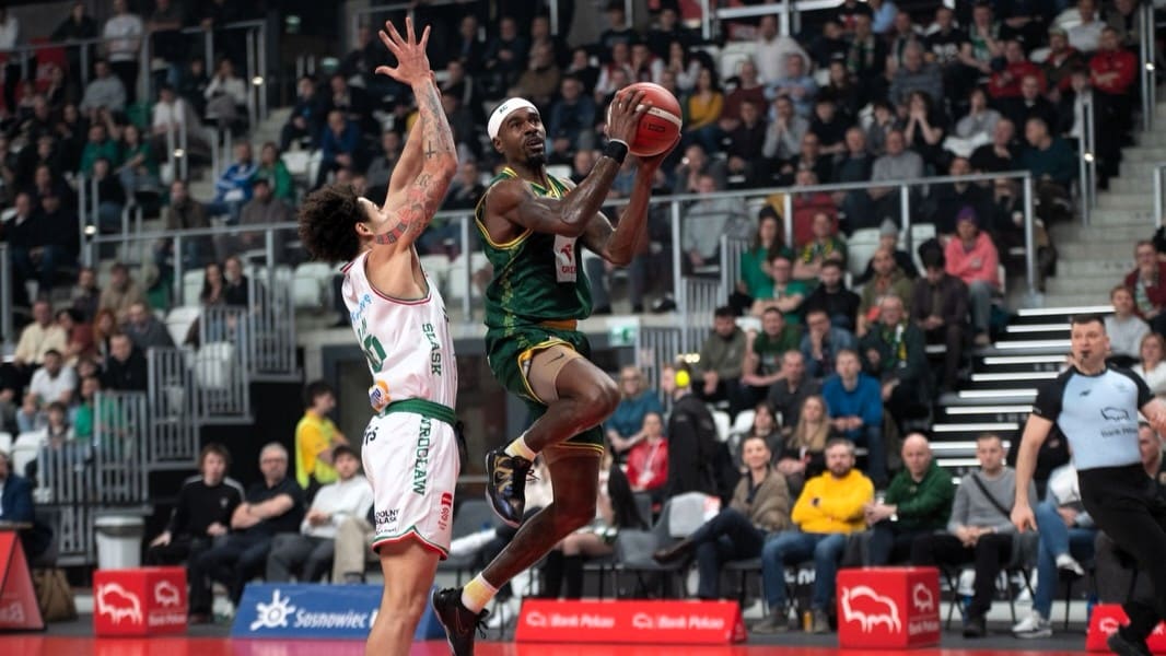 Chavaughn Lewis w półfinale ze Śląskiem Wrocław zdobył 22 punkty Zastal dotarł do finału Ale puchar zgarnął Trefl