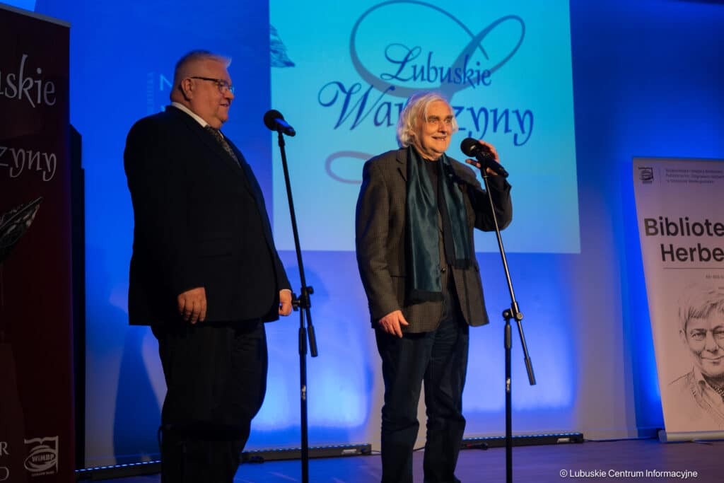 dyrektorzy bibliotek na scenie