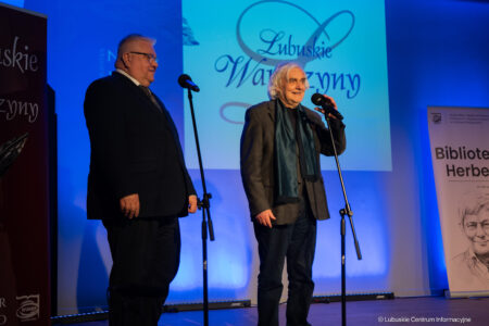 dyrektorzy bibliotek na scenie