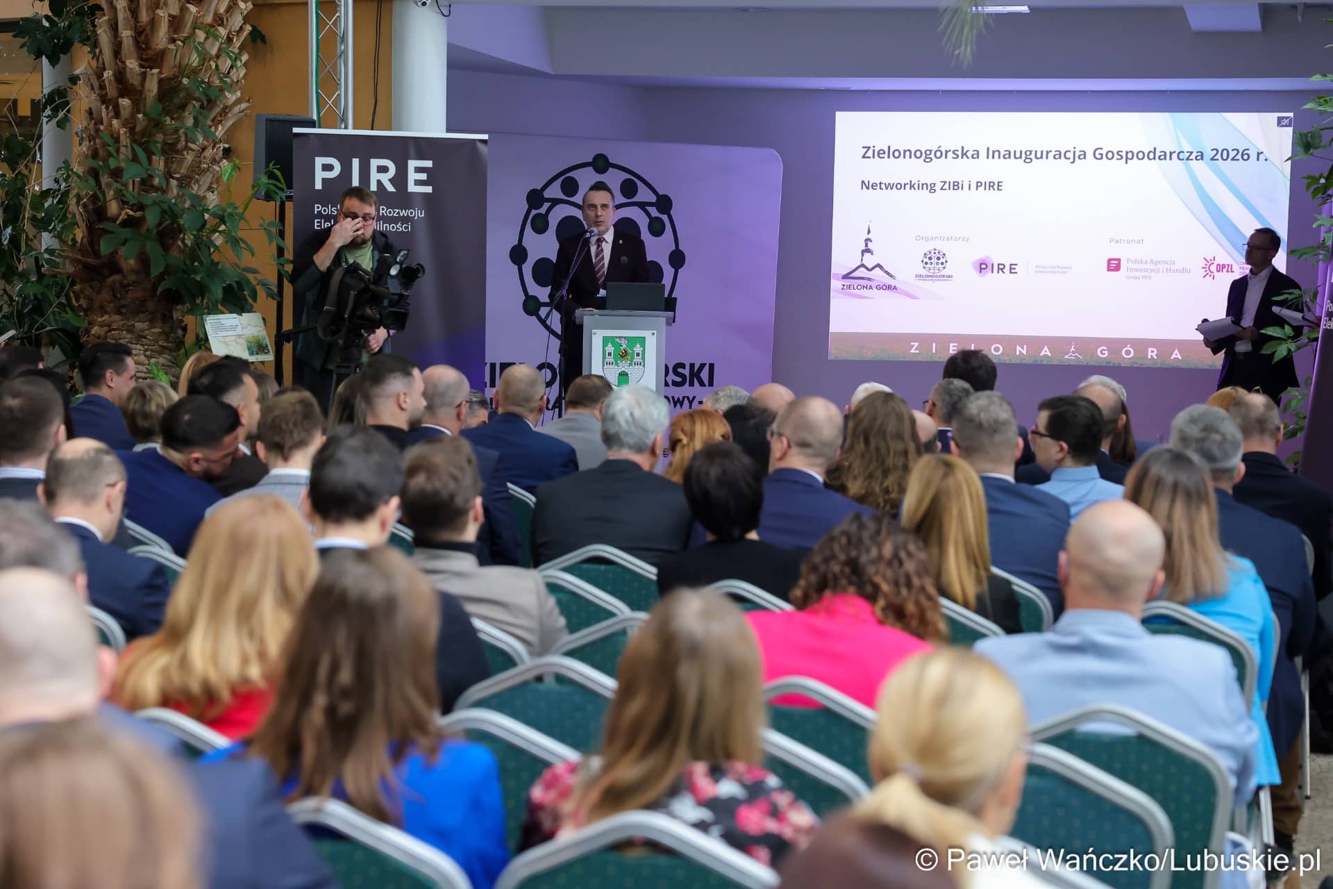 zielonogórska_gospodarka Prezydent Marcin Pabierowski przypomniał że Zielonogórski Integrator Biznesowy powstał w 2025 r po to aby ułatwiać współpracę biznesu z administracją Zielonogórski Integrator Biznesowy otworzył nowy rok gospodarczy