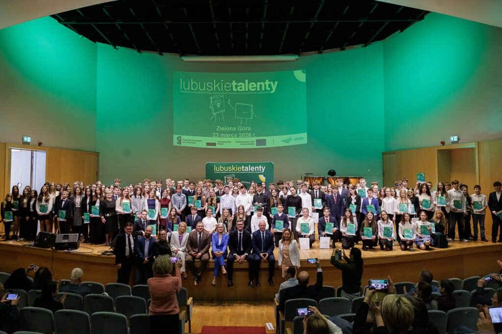 Stypendia dla Lubuskich Talentów i Lubuskich Zawodowców rozdano w Filharmonii Zielonogórskiej  Lubuskie pełne talentów i zawodowców