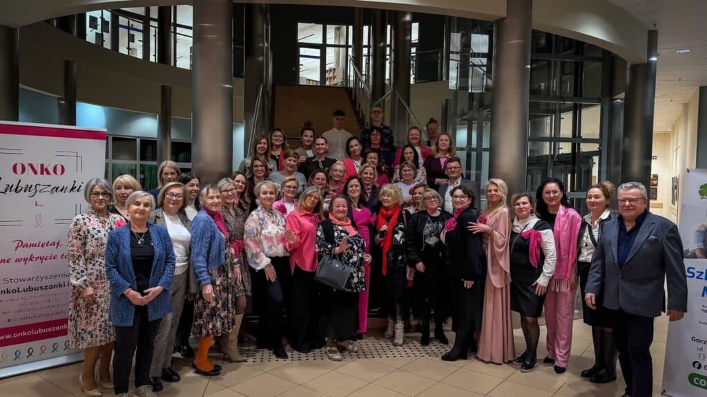 II urodziny Stowarzyszenia Onkolubuszanki w Gorzowie Wlkp. Na zdjęciu członkinie oraz przyjaciele stowarzyszenia. Marzec 2026r. Fot. Stowarzyszenie Onkolubuszanki