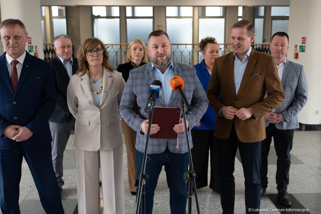 Konferencja prasowa lubuskiego PSL Fot. LCI Konferencja prasowa lubuskiego PSL Fot LCI SAFE 0 PSL mówi sprawdzam