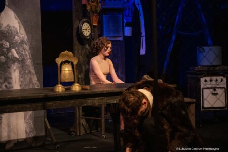 Zdjęcie ze spektaklu "Szczęśliwy, kto poznał Hrdlaka"