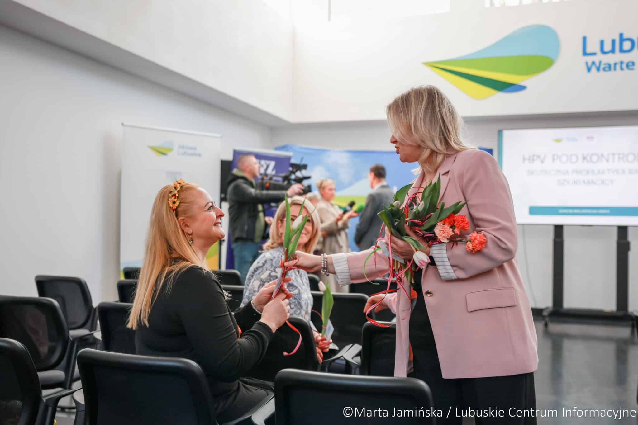 Konferencja na nt HPV w Gorzowie fot Marta Jamińska  Wciąż za mało Lubuszan się szczepi przeciw HPV Wciąż za mało mieszkanek się bada