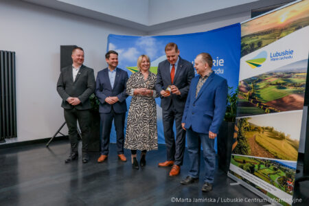 Konferencja w sprawie wsparcia pszczelarzy i kół wędkarskich fot. Marta Jamińska