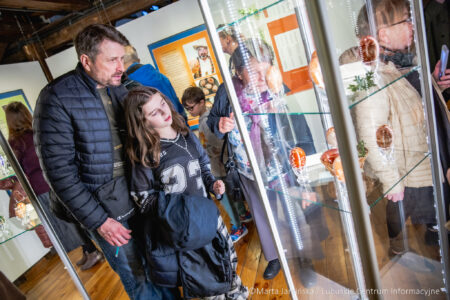 Prawie 200 pisanek z całej Polski można oglądać w Spichlerzu na wystawie pokonkursowej 53. Ogólnopolskiego Konkursu Pisanek im. Michała Kowalskiego.