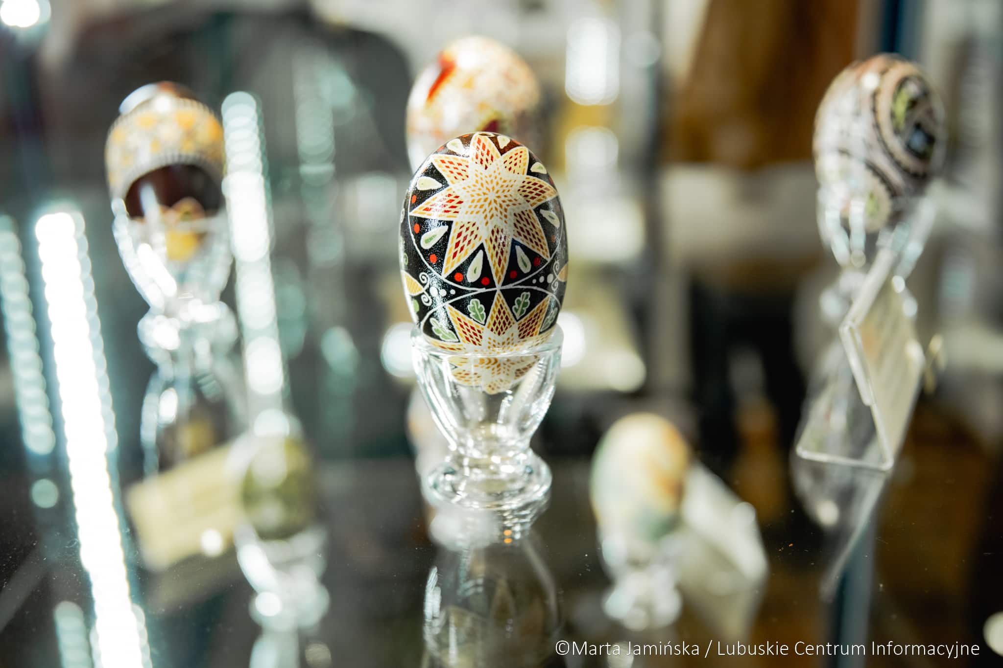 Prawie 200 pisanek z całej Polski można oglądać w Spichlerzu na wystawie pokonkursowej 53. Ogólnopolskiego Konkursu Pisanek im. Michała Kowalskiego.