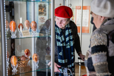 Prawie 200 pisanek z całej Polski można oglądać w Spichlerzu na wystawie pokonkursowej 53. Ogólnopolskiego Konkursu Pisanek im. Michała Kowalskiego.